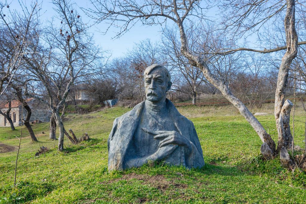 Памятник Нико