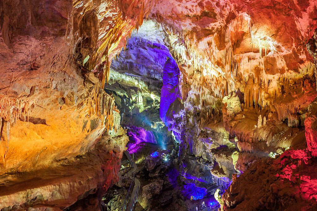 Пещера Прометея. Кумистави