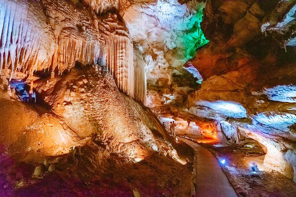 Кумистави, пещера Прометея
