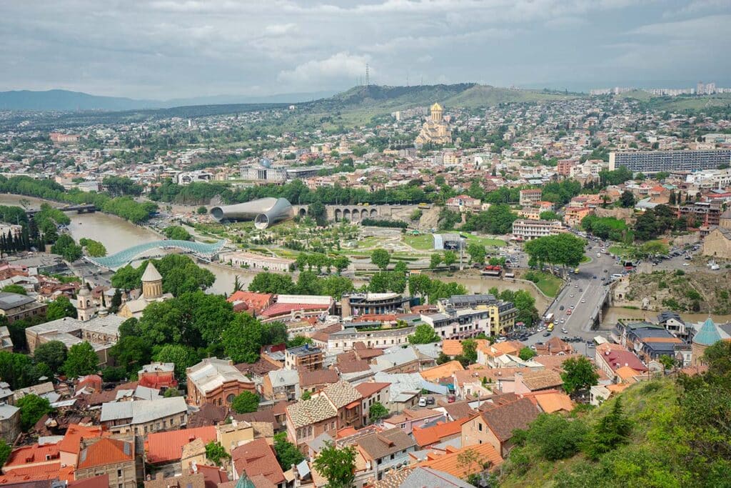 Вид из крепости Нарикала на Тбилиси