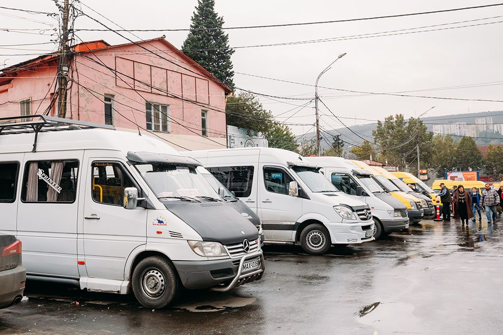 Маршрутки на автостанции Дидубе. Тбилиси