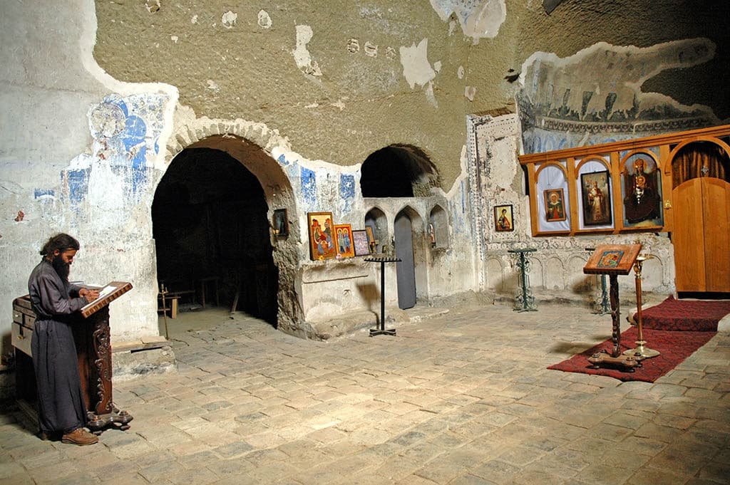 Внутри частично сохранились древние фрески