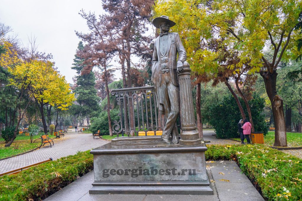 Памятник Гудиашвили