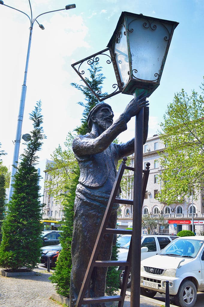 Памятник Лампионщику в Тбилиси