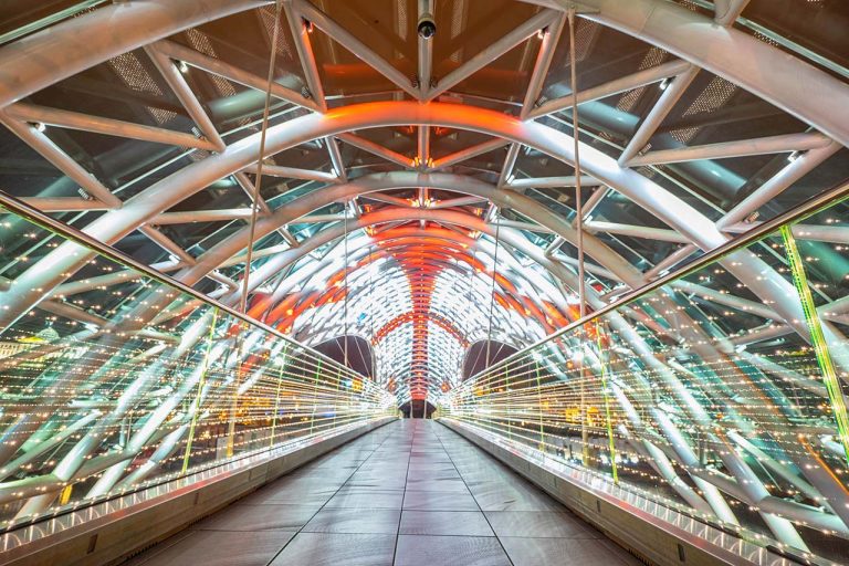 Steklyanniy Most Mira v Tbilisi