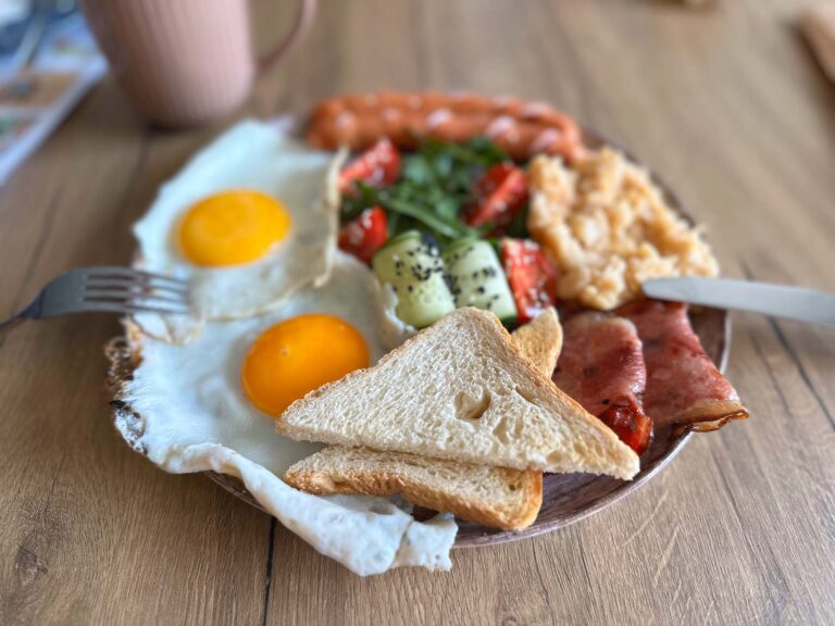 English breakfast at Coffee Line