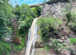 Vodopad Tbilisi Botanicheskiy sad