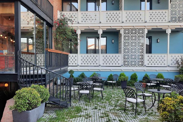 Dvor v Amante Narikala Boutique Hotel