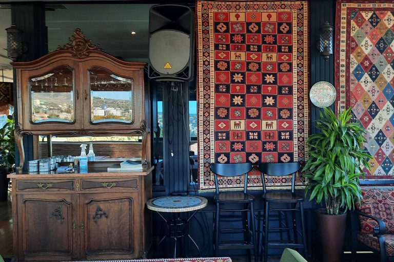 Interior v TbiliSee Boutique Hotel