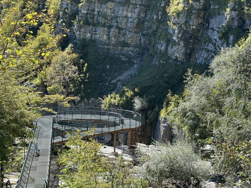Viewing platform at the Kinchkha waterfall