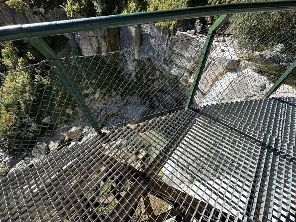 Grated walkway over the cliff at the Kinchkha waterfall